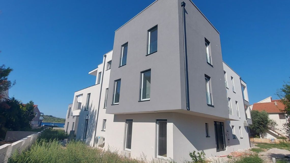 Višestambena zgrada na Srimi